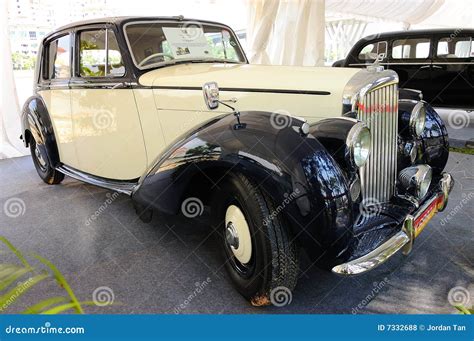 Bentley Vintage Car In Museum Editorial Image | CartoonDealer.com #22918460