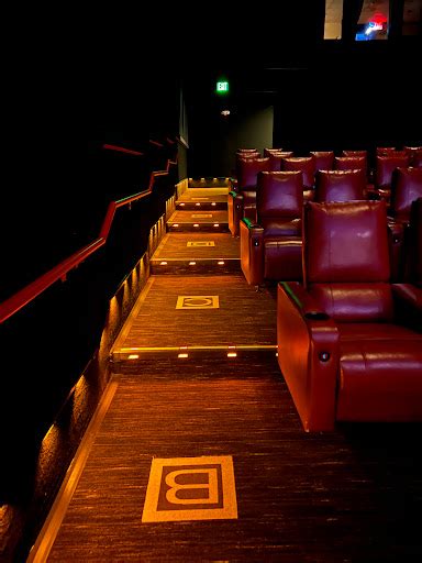 Movie Theater «AMC Loews Oak Tree 6», reviews and photos, 10006 Aurora Ave N, Seattle, WA 98133, USA