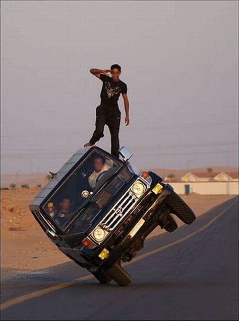 Extreme car stunts (14 pics) - Izismile.com