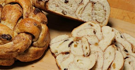 Why Is Rosh Hashanah Challah Round? - High Holidays