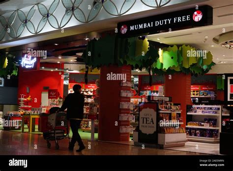 Mumbai airport duty free hi-res stock photography and images - Alamy