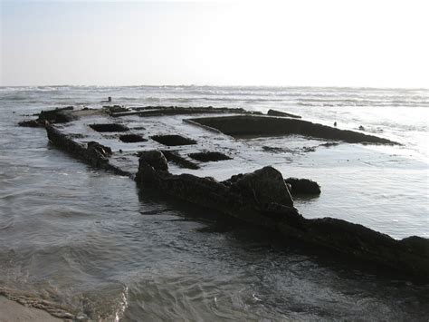 9 Shipwrecks in California You Can See - California Beaches