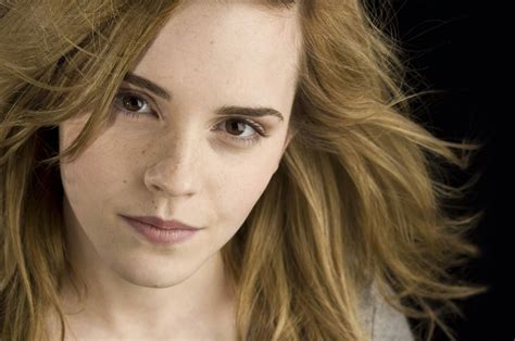 2560x1700 Resolution Emma Watson Close Up Photos Chromebook Pixel ...