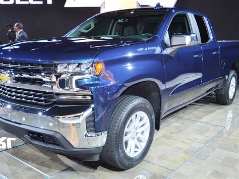 2019 Chevy Silverado with 4-cylinder engine rated at 21 mpg combined