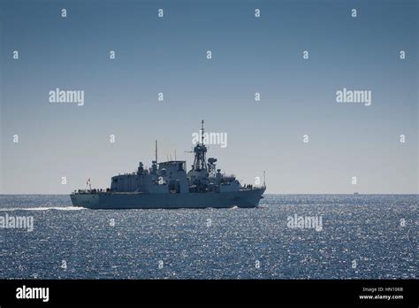 Halifax class frigate hmcs charlottetown leaves hi-res stock photography and images - Alamy