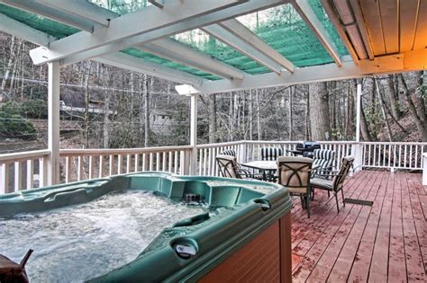 Cozy 2BR Gatlinburg Cabin w/Deck & Private Hot Tub UPDATED 2019 - TripAdvisor - Gatlinburg ...