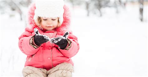 Exploring snow - Babies and toddlers - Educatall