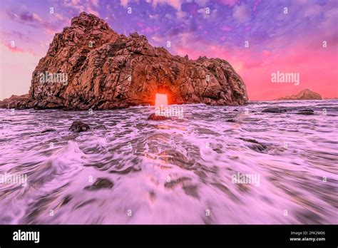 Keyhole Arch on Pfeiffer Beach in Big Sur Stock Photo - Alamy