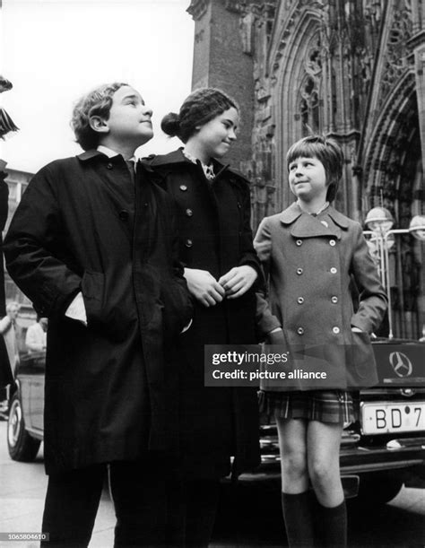 David Kissinger , Elizabeth Kissinger , and Cornelia Scheel in front... News Photo - Getty Images