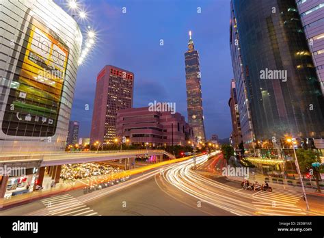 Taipei, AUG 7, 2012 - High angle night view of the Taipei 101 Stock ...