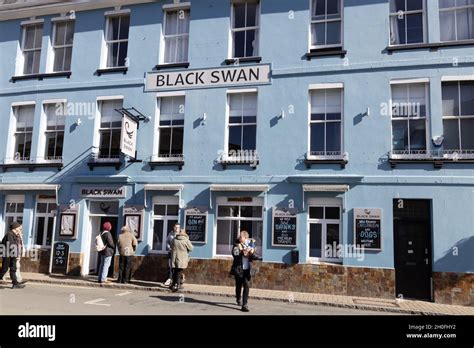 The black swan restaurant hi-res stock photography and images - Alamy