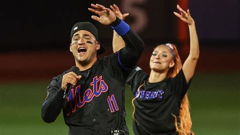 NY Mets ‘OMG’ song sung by Jose Iglesias at Citi Field postgame concert