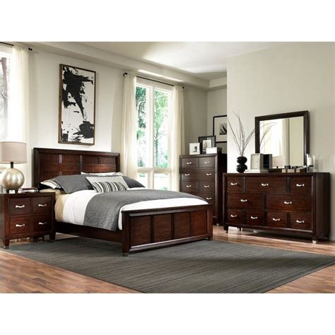 Broyhill Eastlake 2 Panel Bed 4 Piece Bedroom Set in Warm Brown Cherry ...