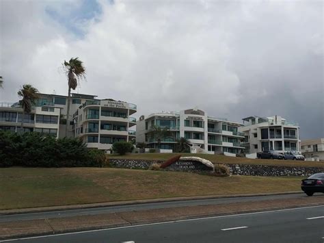 Alexandra Headlands Accommodation - Surf Club, Qld