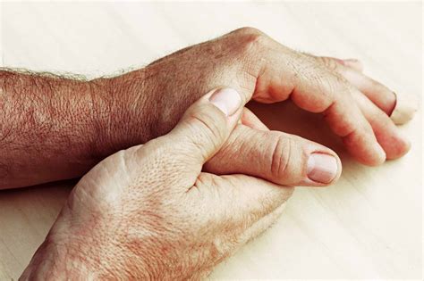 8 Tips to Reduce Pain from Rheumatoid Arthritis in Your Hands | PainScale
