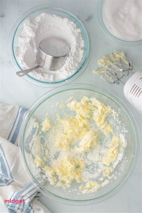 Marshmallow Buttercream Frosting Recipe • MidgetMomma
