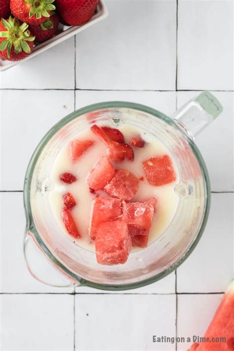 Strawberry watermelon smoothie recipe - Quick and Easy!