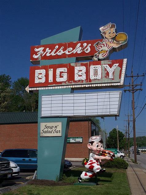 Milford, Ohio...Frisch's Big Boy...American Classic..Vintage SIgn & 3 ...