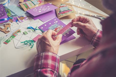 Eleven Festive And Easy Christmas Crafts For Seniors | Charter Senior Living Of Calumet Trace