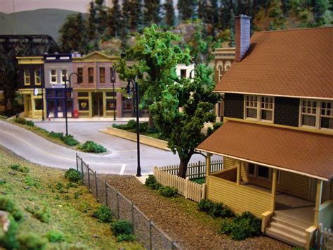 TY'S MODEL RAILROAD: Layout Scenery Part III - Downtown