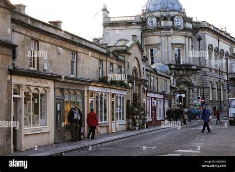 Shops on Pulteney Bridge in Bath city centre Somerset England Stock ...