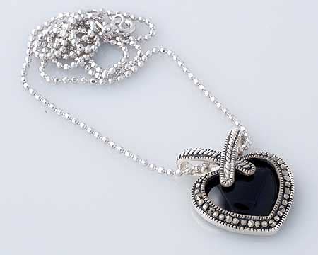 Forbidden Romance Heart Necklace | Copyright © 2001-2006 Sub… | Flickr