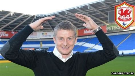 Ole Gunnar Solskjaer welcomed by fans as new Cardiff manager - BBC News