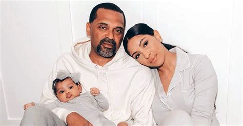 Mike Epps and His Baby Daughter Indiana Pose in White Bow Headbands in ...