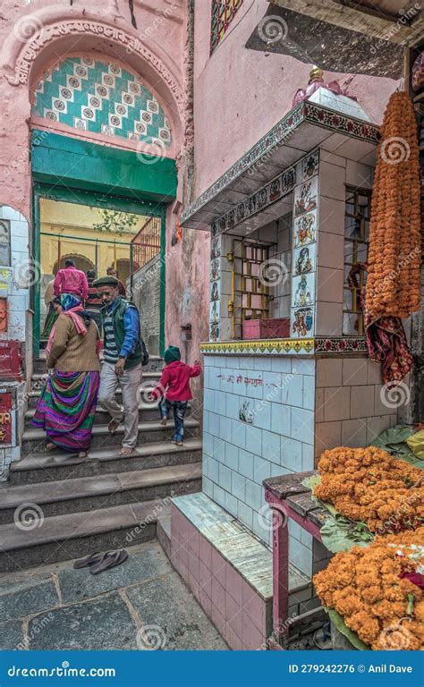 Stone Stapes Going To Shri VisnujiPad Vedi Inside Vishnupad Temple ...