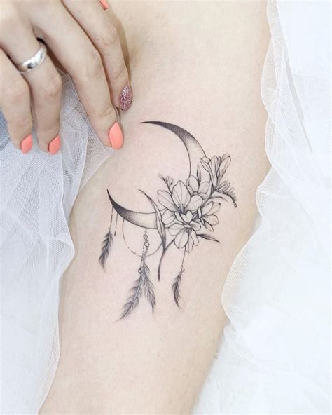 The 45 Coolest Crescent Moon Tattoos (And What They Mean) | Cute tattoos for women, Feather ...