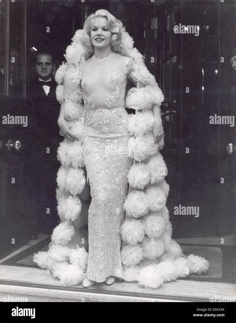 Carroll Baker at the premiere of her film 'The Carpetbaggers' Stock Photo - Alamy