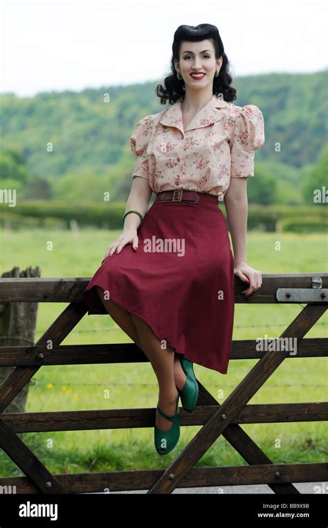 1940s fashion hi-res stock photography and images - Alamy