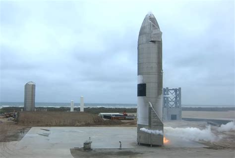 SpaceX's Starship prototype rocket SN15 successfully lands after test ...