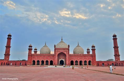 Badshahi Mosque | (No post processing) The Badshahi Mosque (… | Flickr