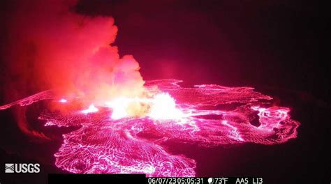 Hawaii's Kilauea volcano erupts with fountains of lava: Photos
