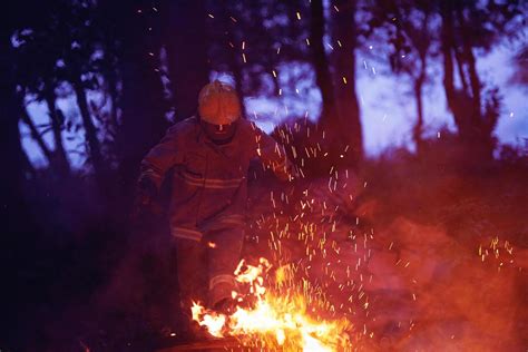 firefighter in action 11622593 Stock Photo at Vecteezy