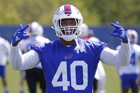 Von Miller makes his presence felt at 1st Bills practice | AP News