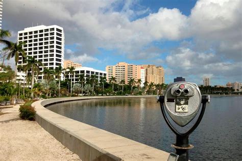 Hotel Suites West Palm Beach with Outdoor Pools | Courtyard West Palm Beach