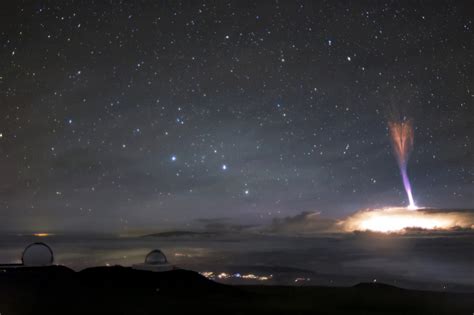 A stunning photo shows both red-sprite and blue-jet lightning in the skies above Hawaii - Nexus ...