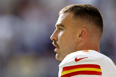 Travis Kelce returns to Vikings game after ankle injury