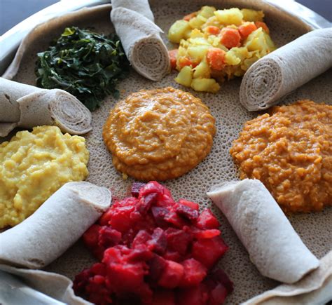 Yetsom Beyaynetu (Ethiopian Combination Platter) | Ethiopian food, Vegetarian dishes, Ethopian food