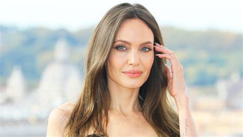 Angelina Jolie’s Statement On Ukraine Crisis: ‘Praying’ For Refugees ...