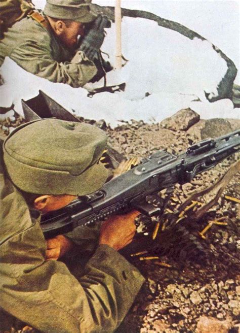 MG42 > WW2 Weapons