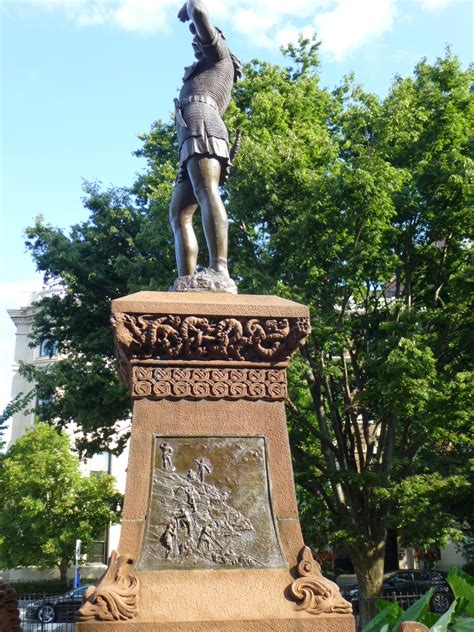 Photo-ops: Statue of Historic Figure: Leif Erikson - Boston, MA