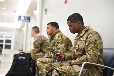 Fort Eisenhower soldiers head home for holidays at Augusta Regional