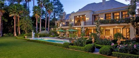 Why Do Celebrities Live in Beverly Hills?