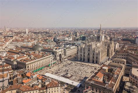 Aerial view of Duomo di Milano, Galleria Vittorio Emanuele II, Piazza del Duomo Stock Photo ...