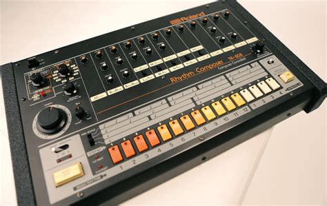 Black Box: Roland TR-808, Analog-Drumcomputer - AMAZONA.de