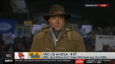 NCAAF: Kirk Herbstreit got roasted for his cold weather outfit