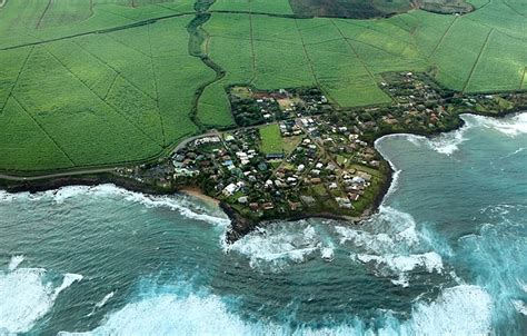 Best Aerial Ocean Views over Maui Hawaii - Molokini Crater